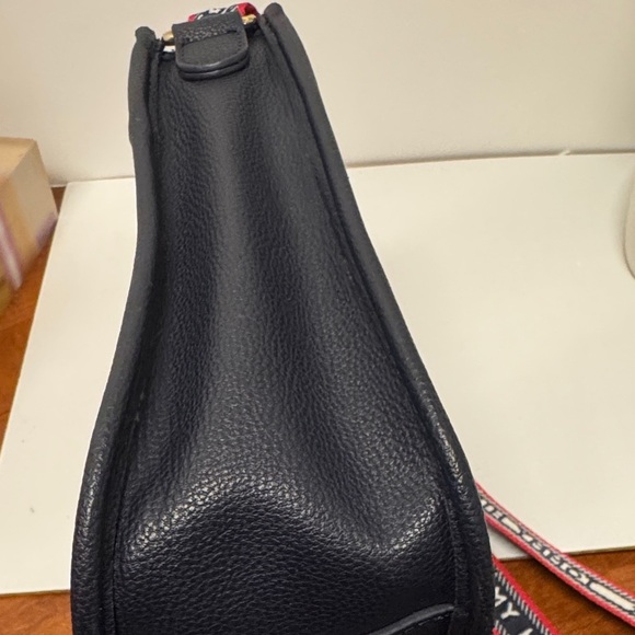 Tommy Hilfiger Navy Blue Monogram Crossbody Bag 45” Total Strap Length - Picture 9 of 16